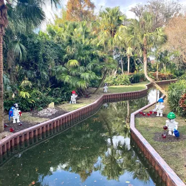 Skeletons on Pirate River Quest Ride